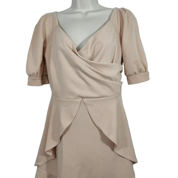 Boohoo Beige Surplice V-neck Mini Dress Women Size 16 Short Sleeve FLAW - Picture 2 of 8